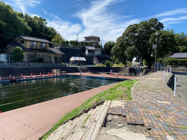 嘉島町湧水公園天然プール