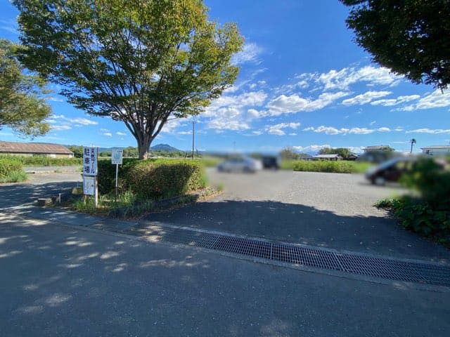 嘉島町湧水公園天然プール駐車場