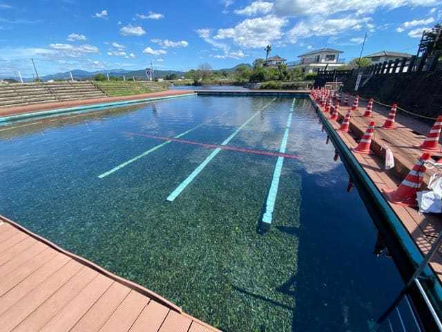 嘉島町湧水公園天然プール