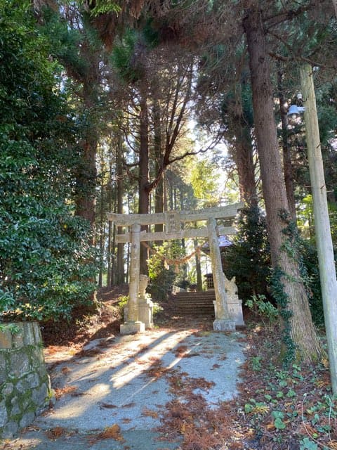 明神池名水公園群塚神社