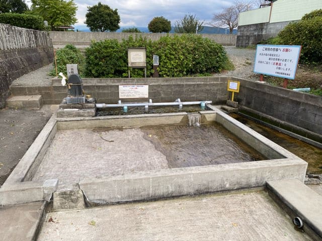 中無田熊野座神社の銘水