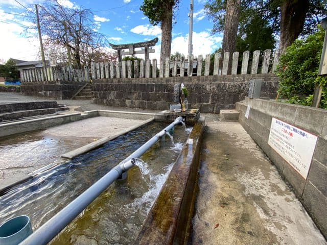 中無田熊野座神社の銘水