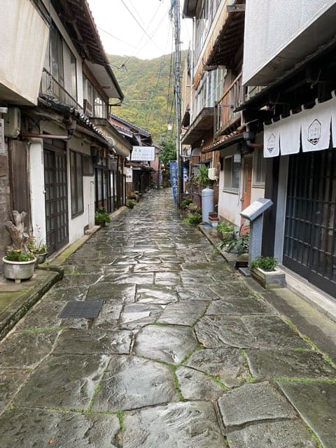 美保神社青石畳通り